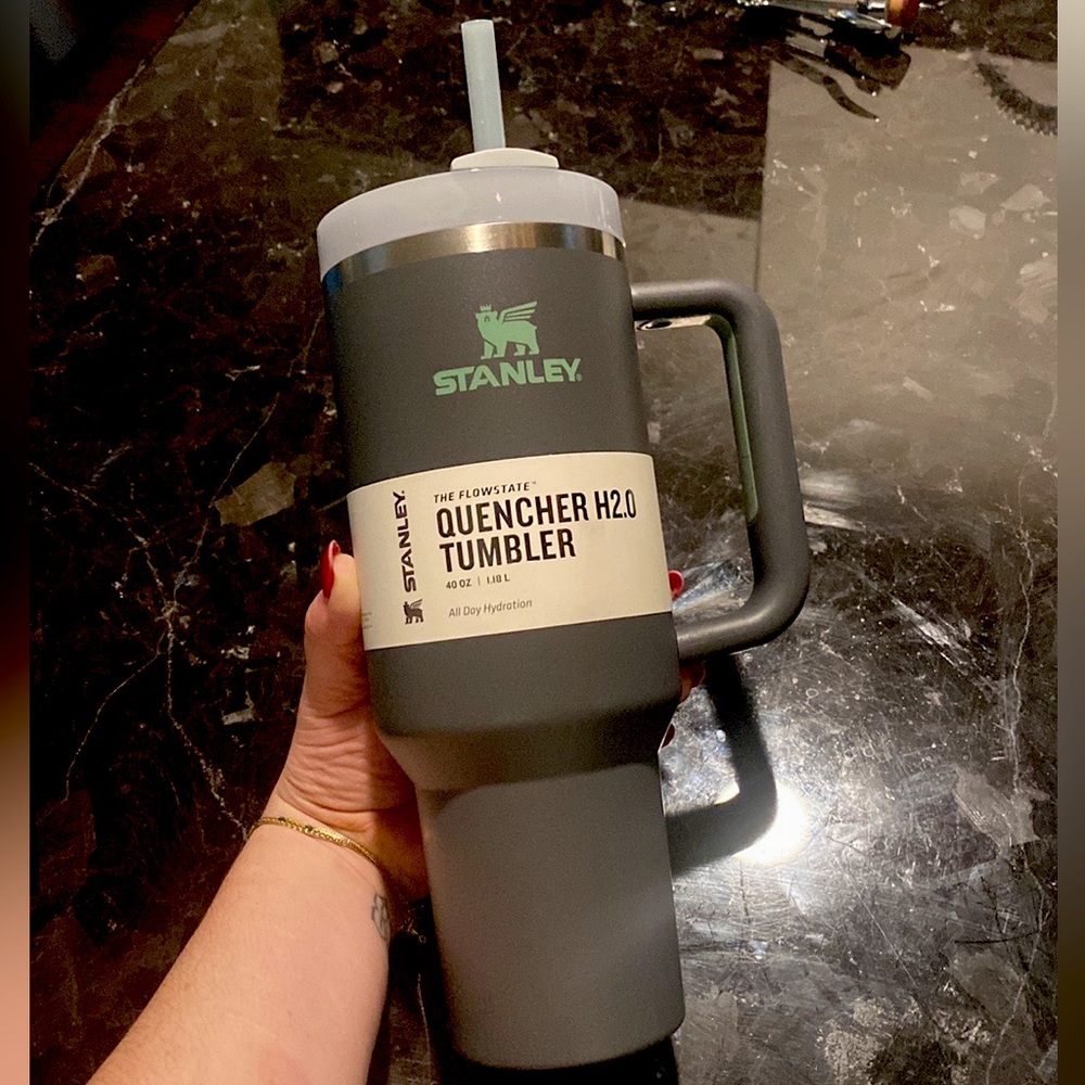 Brand New Stanley Quencher H2.0 FlowState Tumbler - 40 fl. oz. Color Charcoal